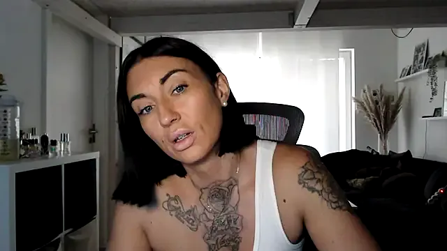 IntiMia on StripChat 