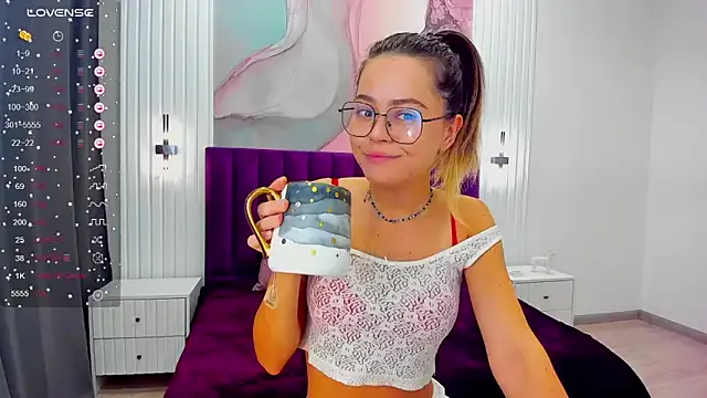 Kelly_Cuutie on StripChat 