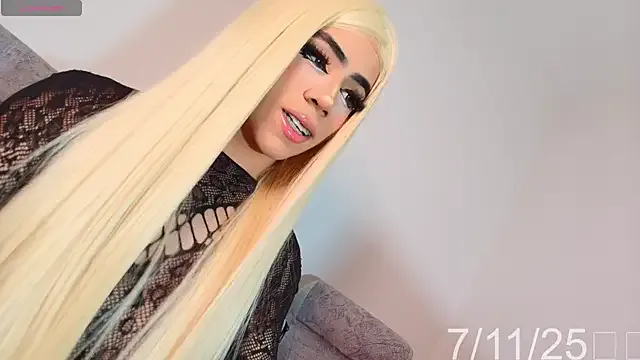 Kenia_Fox on StripChat