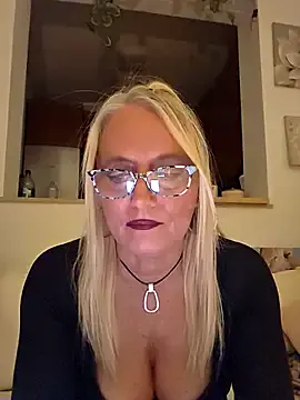 kikkastar on StripChat 