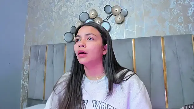 KimDevinne on StripChat