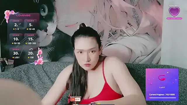 Lalacream12 on StripChat 