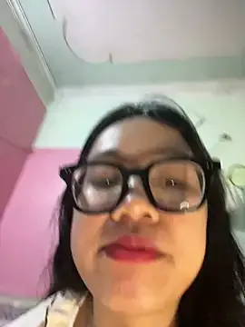 Leeeeiu on StripChat