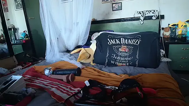 Lilirose-63 on StripChat 