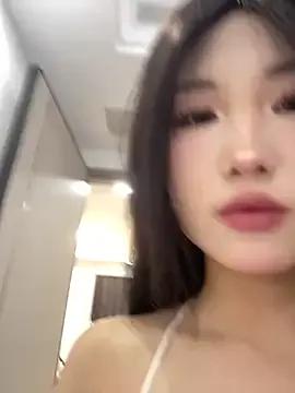 lilyxye77 on StripChat