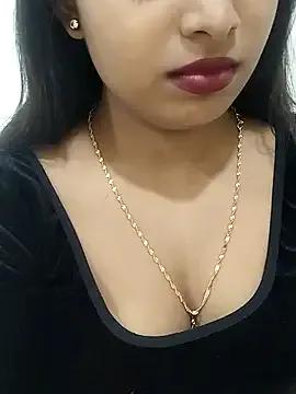 Maahhii_2 on StripChat 