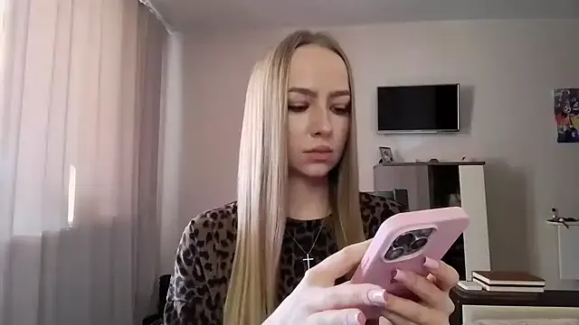 MissOyee on StripChat 