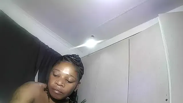 Misswhiteee on StripChat 