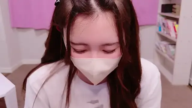 MOEMOE-Q on StripChat 