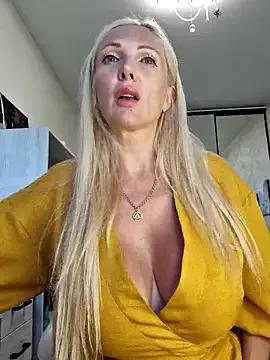 Monna on StripChat 