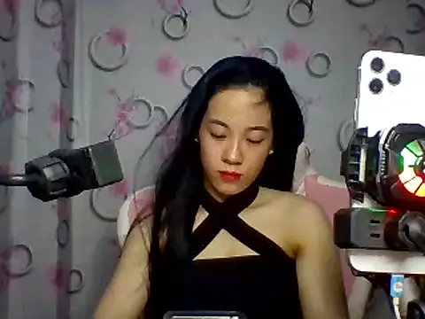 Nana-68 on StripChat 