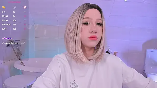 Necucub — striptease with oil