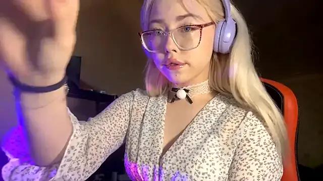 Neon_mary on StripChat