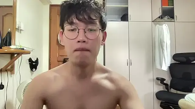 Passionatetwink2 on StripChat 