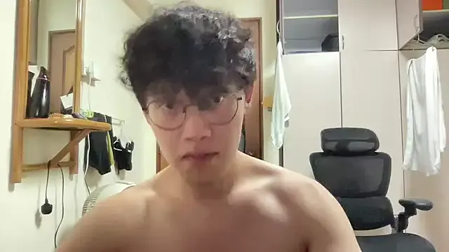 Passionatetwink2 on StripChat 