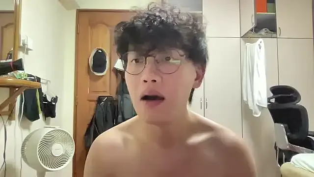 Passionatetwink2 on StripChat 