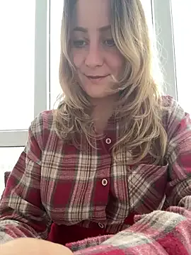 Puzdosia — Rubbing pussy against a table leg