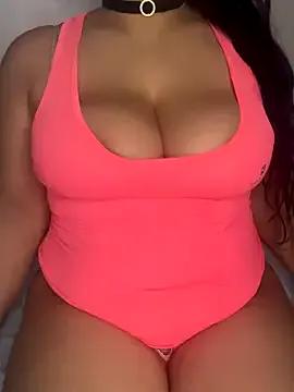 Queen_Curvyy on StripChat 