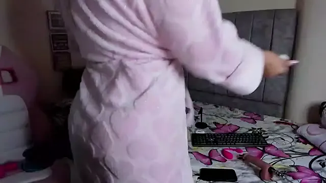 SaraCrow on StripChat 