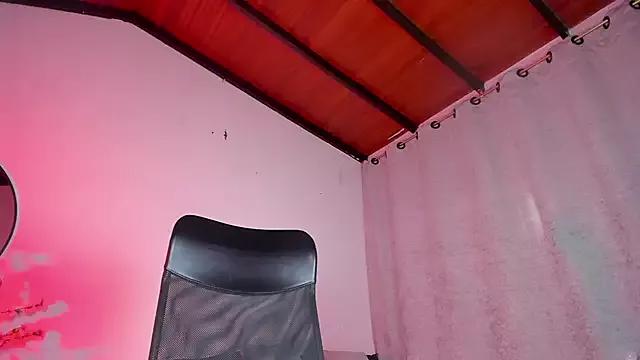 SaraMilf_69 on StripChat 