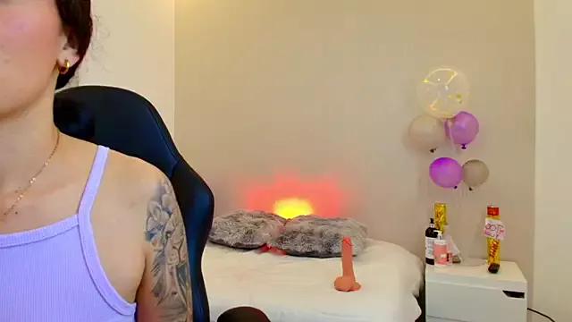 Scaarlettfox on StripChat 