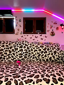 SelenaBee on StripChat 