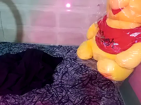 shuhana_ on StripChat 