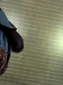 sweet1111 on StripChat 