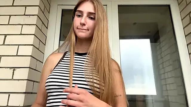 SweetJinny88 on StripChat
