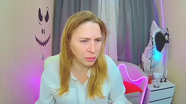 TessaDaybreak on StripChat 