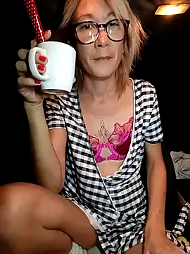 Timide_girl17 on StripChat 