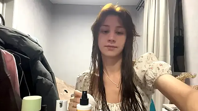 WildPeachh — show tongue