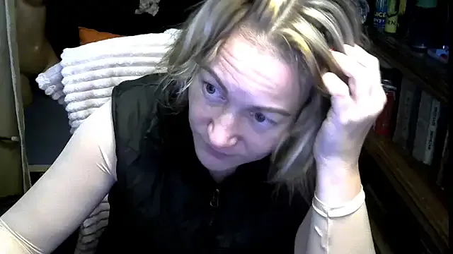 wLESLYMOSw — Private on StripChat