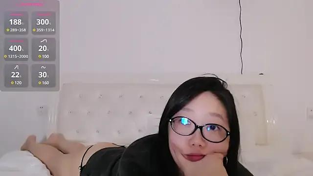 xxxlinlinl on StripChat 