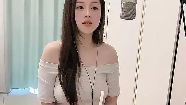 Yaya929 on StripChat 