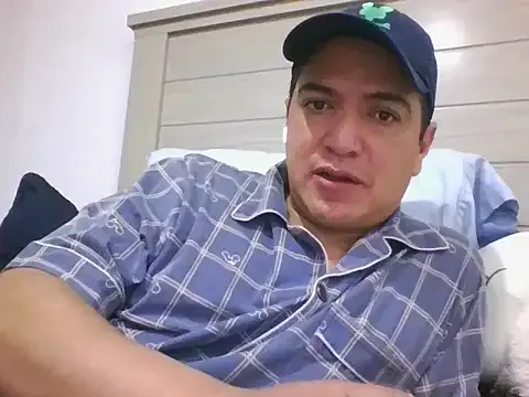 yayo_33 on StripChat 