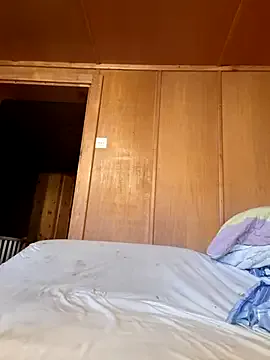 YoungLiisaxx on StripChat