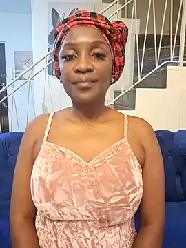 Yummychoklit on StripChat 