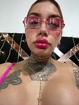 Zaratattoox on StripChat 
