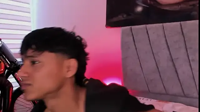 ZYZZ1312 on StripChat 